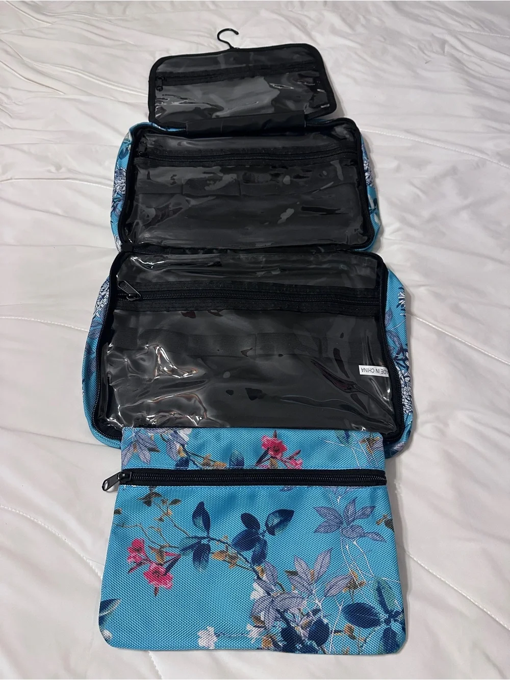 Bang & Carsen Large Hanging Travel Organizer Bag - Turquoise Flowers Prin